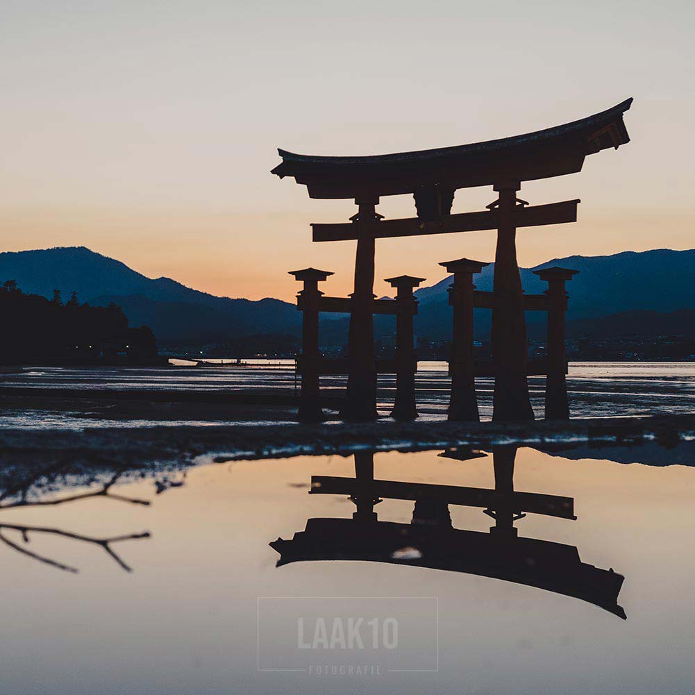 Japan poort in het water