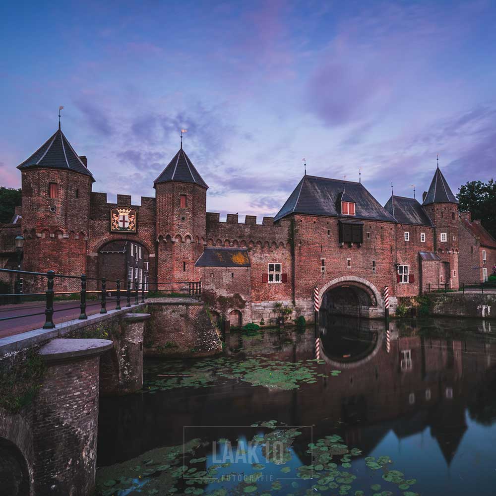 Straatfotografie Amersfoort koppelpoort bij zonsondergang 3/3