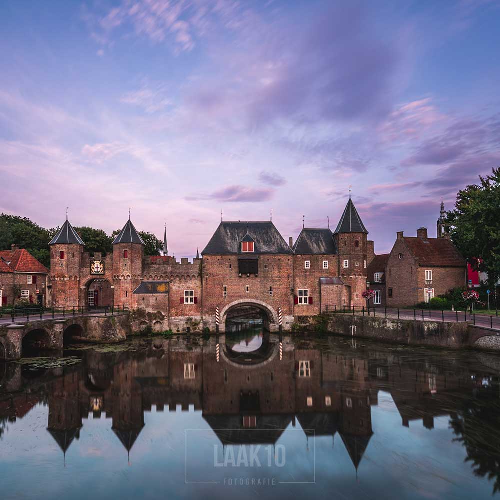 Straatfotografie Amersfoort koppelpoort bij zonsondergang 1/3